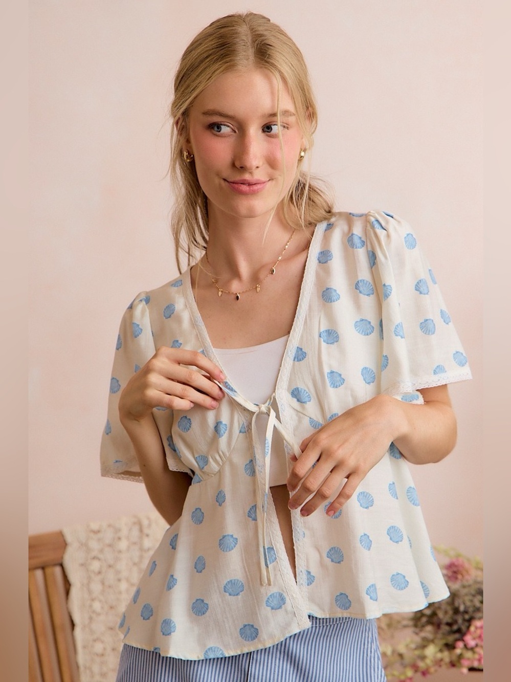 SO ME Shell Print Tie Front Flutter Sleeves Blouse Top - Picture 9 of 16